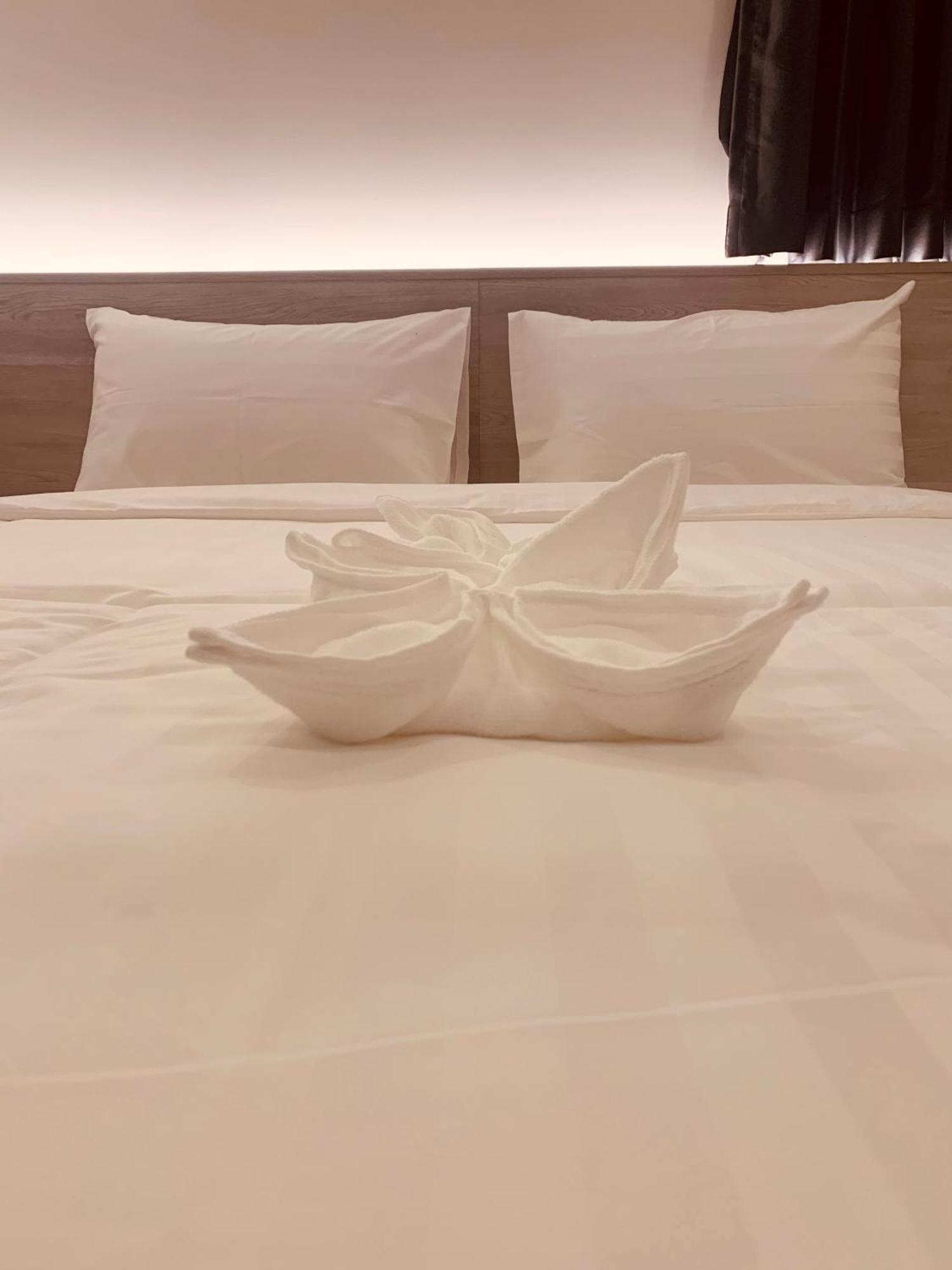 Thana Wisut Hotel Bangkok Exterior photo