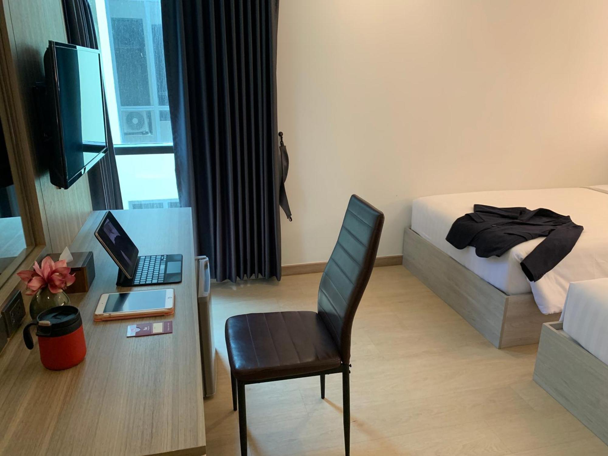 Thana Wisut Hotel Bangkok Exterior photo
