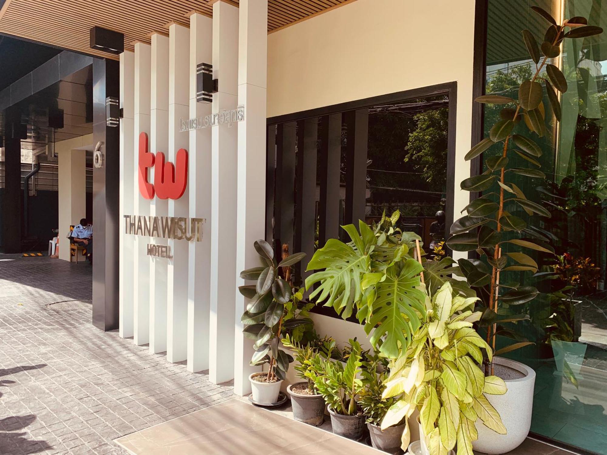 Thana Wisut Hotel Bangkok Exterior photo